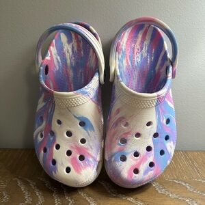 Crocs Tie-Dye Clogs - Pink and Blue